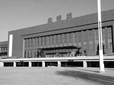 在東北盤錦經營一家絲網商店。